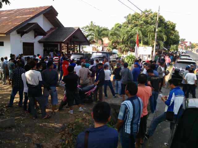 Massa JoS-AL 'Kepung' Kantor Panwaslu Minsel